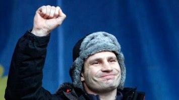 В Киеве при открытии загорелась главная ёлка страны