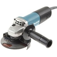 Автохам из Новосибирска отбуксировал чужое авто, чтобы припарковаться под окнами дома