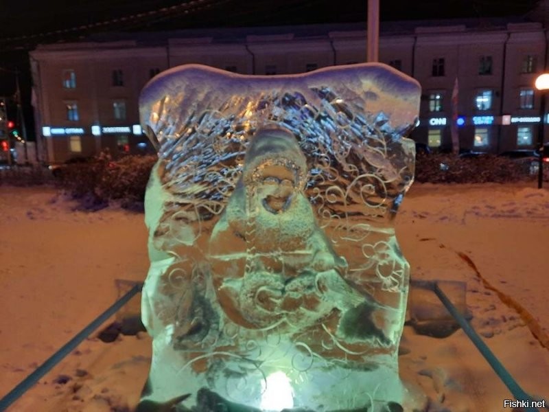 Якутск.
С начала декабря стоят на площадях города