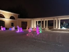 для сравнения - Калуга, Новогодняя столица 2020/21!
своей фотки нет, даже фотографировать это "великолепие" не стал, нагуглил
