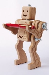 Молодец, хорошо получаются. Когда то в школе делали таких из стирательных резинок и ниток.
Год назад я сделал таких роботов-подставок.