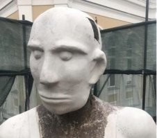 Ни черта не разбираются в искусстве. Своей реставрацией сделали банальность. Такую оригинальность загубили. Смотреть не пересмотреть. Теперь все пропало.