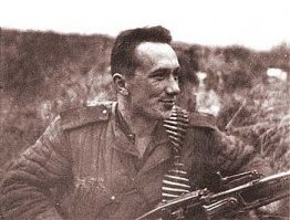 ...И живу я на земле
доброй
за себя
и за того парня.
Я от тяжести такой
горблюсь.
Но иначе жить нельзя,
если
все зовет меня
его голос,
все звучит во мне
его песня.
ПС: "Макарыч" Герой войны. Получил не удачное ранение, тяжёлая контузия, полученная в бою, привела к тому, что Смирнов потерял возможность иметь детей. Квартиру, надеюсь, ему дали. Ему...и тому парню...