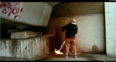 Если много выпил крепкого спиртного, то опасно.