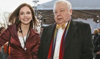 Так на вскидку... Таких влюблённых ещё не один десяток.