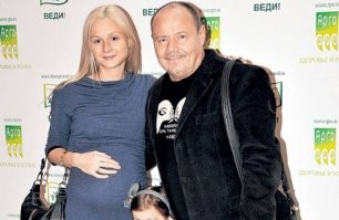 Так на вскидку... Таких влюблённых ещё не один десяток.