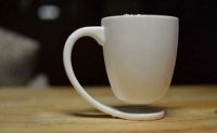 Кругов не оставляет (что тоже спорно). И – одноразовая. ))