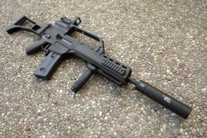 На первом видео глок какой-то. Вот G36. Gewehr это винтовка по-немецки.