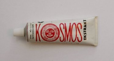Если вы имеете в виду эстонский тюбик, то он в космосе не был. Хотя, на пыльтсамааском комбинате космическую еду делали (ну, так считается). Но это другое, и, конечно, в свободной продаже оно быть не могло.
А "Космос" я тоже любил давить.