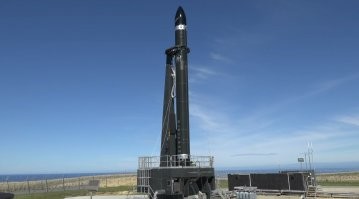 Для ракет сверх лёгкого класса  это  ракеты способные вывести на низкую околоземную орбиту (НОО) полезную нагрузку массой до 500 кг,  вполне реально, большой инфраструктуры там не нужно.     Это как электрон  новозеландской рокет лаб.