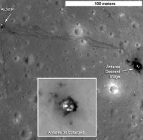 Однако, имея такую технику, следы высадки америкосов на Луне никак не могут рассмотреть. Без атмосферы, с низколетящих орбитальных аппаратов. бяда.