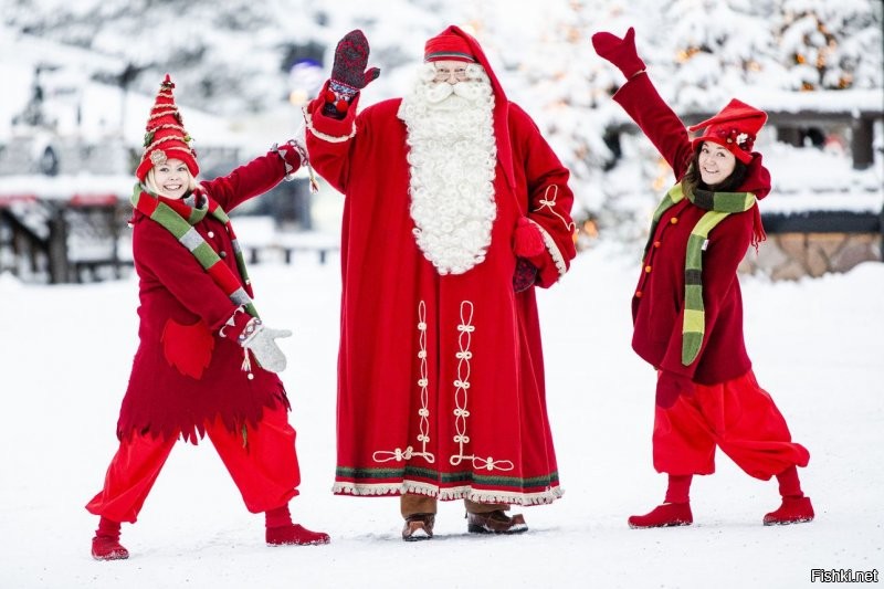 Эм.....  Так сравнивается Дед Мороз и Санта? Тогда зачем фраза про пальто "....и со снежинками, у лапландского гостя   короткое, красное и..."? В лапландии проживает Ёулупукки (Joulupukki), а именно в Корватунтури, а не Санта (тот на Северном полюсе). И с шубой у Ёулупукки всё норм.