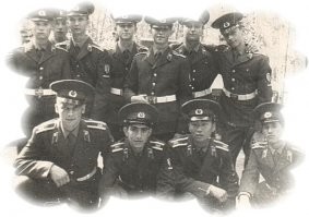 Да, курсантские годы никогда не забудешь... Обратите внимание на моё отделение - украинец, кореец, грузин, таджик, латыш, белорус и так далее. Большая страна была. Держава...