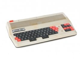 у меня такая была, а потом денди, сега и потом уже комп 256 память