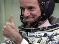 "Запуск SpaceX - начало космического туризма" (с)

Не пройдет и пол года как будет уже 20 лет полету Дениса Тито
который официально начал эру космического туризма.
Так что даже тут пиндосы жидко дристанули.
Кстати, это Акиямо Тоёхиро

его можно назвать первым неофициальным туристом. 
Собственно он даже не маскировался под космонавта как "братья наши меньшие по соцлагерю"