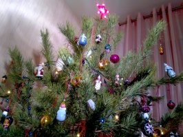 Такое богатство по наследству передают. Даже не представляю, как можно торговать самыми чистыми и дорогими воспоминаниями. 
Всех с наступающими празднествами! Здоровья и добра!