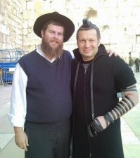 Соловьёв и ему подобные )(уесосы, не мои соотечественники!
Этот жид гражданин Израиля!
А я родился, вырос и живу в Санкт-Петербурге! 
.
.
Посмотри что говорил о Путине Соловьёв раньше.
Быстро же он переобуться, когда понял что на фальшивом  патриотизме  можно большие деньги делать.