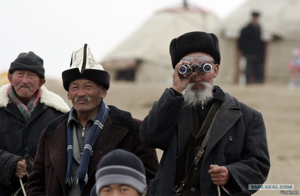 Нация киргизы. Киргизы фото. Прикольные киргизы. Веселый Киргиз. Этнические кыргызы.