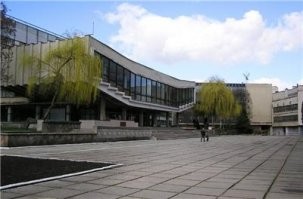 4-й корпус львовского политехнического института. Когда-то мы называли эти две аудитории "аквариумом"
