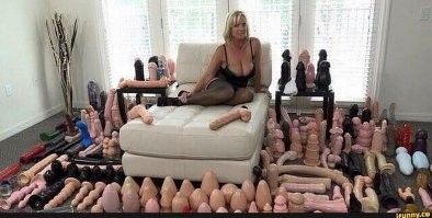 Женский образ в демотиваторах