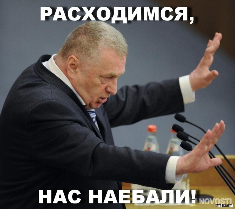 К Новому году готовится? В Сочи на пляже заметили загорающую нагишом девушку