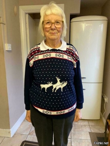 "Моя 81-летняя бабушка плохо рассмотрела рождественский свитер, который купила в этом году".
 

Может, бабуля кагбэ намекает тебе, что хватит сидеть в "Порнхабе" и стОит завести подружку?..