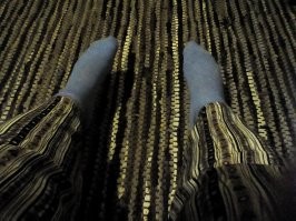 Штаны идеально подошли под ковер.