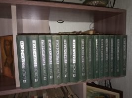 А это даже не на "барахолках", а на мусорных бачках забрал...
Люди (человеки) стали выбрасывать книги... Это ПЗДЦ! 
Этой стране не долго осталось...