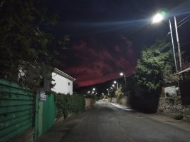 Два фото с одного места...
1. 8 октября 2019. 18ч.54мин.
2. 12 октября 2019. 18ч.34мин.