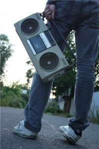 У нас про какие-то кисели даже не слышал никто. Монтана рулила безраздельно. А вот магнитофон "Романтик 306" мог быть статусным разве что в 1980-м году. В мою юность уже потоком шли стереомагнитофоны типа Скифа, Весны-212, чуть позже, уже в 90-91 годах появились завозимые по бартеру магнитолы GoldStar и Sharp.