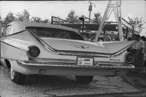 Фотография с кучей телевизоров 1959 года с американской выставки в Сокольниках.