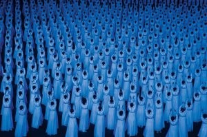 Видать фотографу повезло в том, что попал в Северную Корею и уехал оттуда.
Иного "везения" тут усмотреть сложно