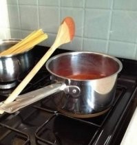 а еще забыли про дырку в ручке посуде.. 
в каждой такой подборке такая "хитрость" обязательно должна быть!