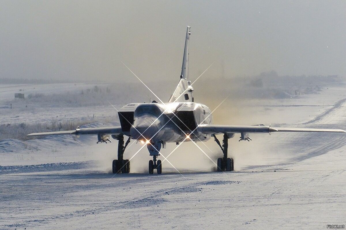 Аэродром оленегорск. Аэродром Оленья Мурманская область. Оленегорск аэродром военный. Ту-22м3 Оленья. Тикси аэродром дальней авиации.