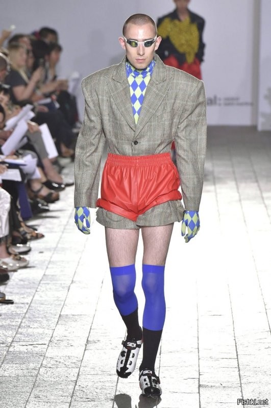 это еще не самый "шик", на подиумах в жизни и у нас, в РФ бывает и покруче