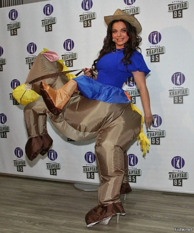 это еще не самый "шик", на подиумах в жизни и у нас, в РФ бывает и покруче