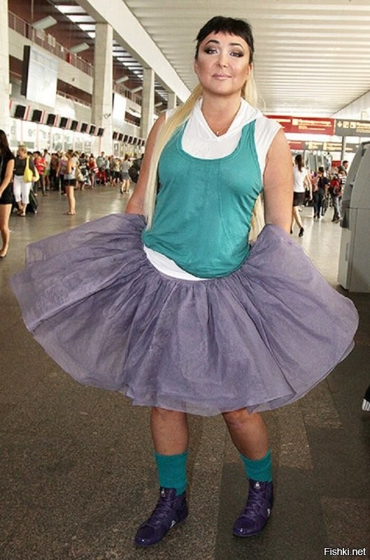 это еще не самый "шик", на подиумах в жизни и у нас, в РФ бывает и покруче