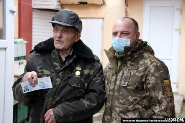 интересная у него история.. небось расстреляли в конце...2 раза....
ну как в анекдоте: и чо было, деда? - расстреляли меня, внучок