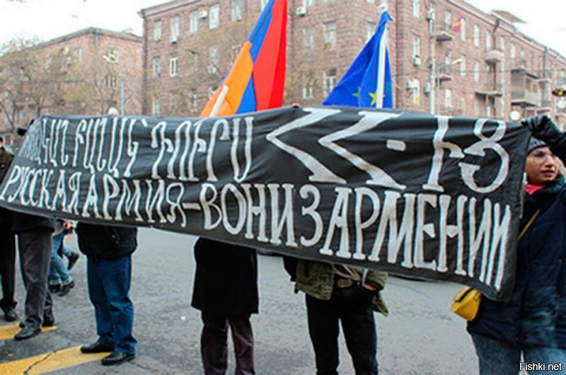 То есть Чичерина за тех, кто с плакатиками на английском про "русских оккупантов" недавно стоял?