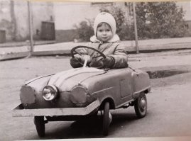 Машина видно прошла через не одно поколение.