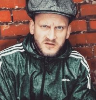 Я один, что ли подумал, что пост про этого Сяву, мол стал бомжом?