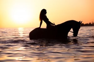 Ну если уж опередили с уходящими к восходящему солнцу неуловимыми, то выложу  то, где прекрасно всё: