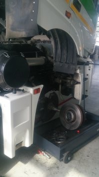 А вот то, какие серийные машины лепит завод.
Хоть тыщу раз выиграйте Дакар, там серийного в машине ничего нет.
Покупатель голосует рублем за качество.
им и надо заниматься
.