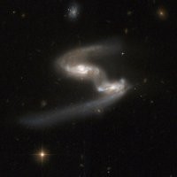 "очень редкое явление" - не такое уж и редкое явление столкновение и взаимодействие галактик. 
Открыты уже десятки таких галактик.