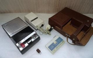 Была ещё Легенда. Хорошая штука. Вместо кассеты ставилась приёмная часть и можно бало слушать радио