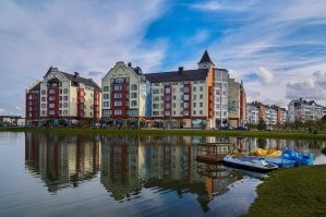 Ну дык, какой кошелек такое и предложение. Каждый выбирает по возможностям. Молодым семьям вполне себе вариант. Вот Краснодарский вариант, но и ценник там уже другой. Когда подрастут деревья вообще будет отлично.