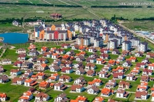 Ну дык, какой кошелек такое и предложение. Каждый выбирает по возможностям. Молодым семьям вполне себе вариант. Вот Краснодарский вариант, но и ценник там уже другой. Когда подрастут деревья вообще будет отлично.