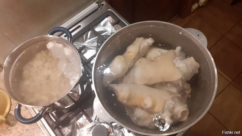 Тебе не угодишь! Бабулька стала читать комменты и реагировать. Видишь, отсутствие майонеза выносит в заголовок). А "слайсы из сыра"-показывают, внутреннюю борьбу с совком головного мозга. Хоть правильнее и было бы "слайсы сыра", а не "из сыра", но это уже мелочи). А я вчера-таки сделал это снова) СМ фото.