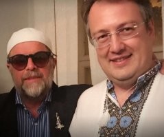 Уж не мерзавцу гребеньщикову рассуждать о помощи материально и духовно. Помог он вот этим тварям в виде пиара.