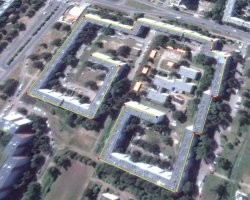 51/01 (Набережные Челны)
В обновленном рейтинге самых больших домов России пятиэтажный дом 51/01 из Набережных Челнов занял третье место. Построено здание в виде спирали. По мнению советских архитекторов, такая форма должна была стать защитой от ветров. Длина дома составляет 1102 метра, количество подъездов   62, 927 квартир.